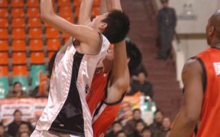 星空体育官方网站-巴里西亚战胜塞图巴尔，取得关键胜利