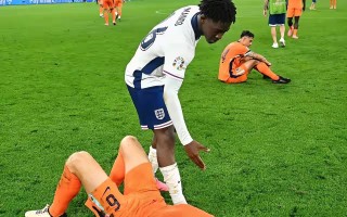 星空体育官网-荷兰队遭遇意外失利，无缘欧洲杯决赛