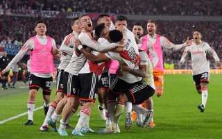 星空体育app-RB莱比锡主场大胜，继续压力拜仁慕尼黑