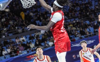 星空体育官网-北京首钢客场遭遇惨败，全队低迷不振