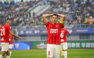 星空体育官网入口-中超赛季战况频频，球员发挥敬业精神