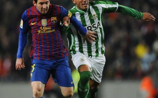 星空体育app-命悬一线！巴塞罗那险胜贝蒂斯，保住冠军希望