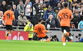 星空体育app-欧预赛比赛：西班牙中场传射破门，扳平局面