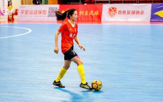 星空体育官方网站-经典足球对决：女队队员实力无敌！