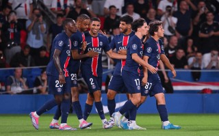 星空体育官网入口-马德里竞技主场大胜，冲击联赛榜首