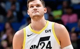 星空体育-爵士在客场战胜狂潮队，继续稳扎稳打冲刺