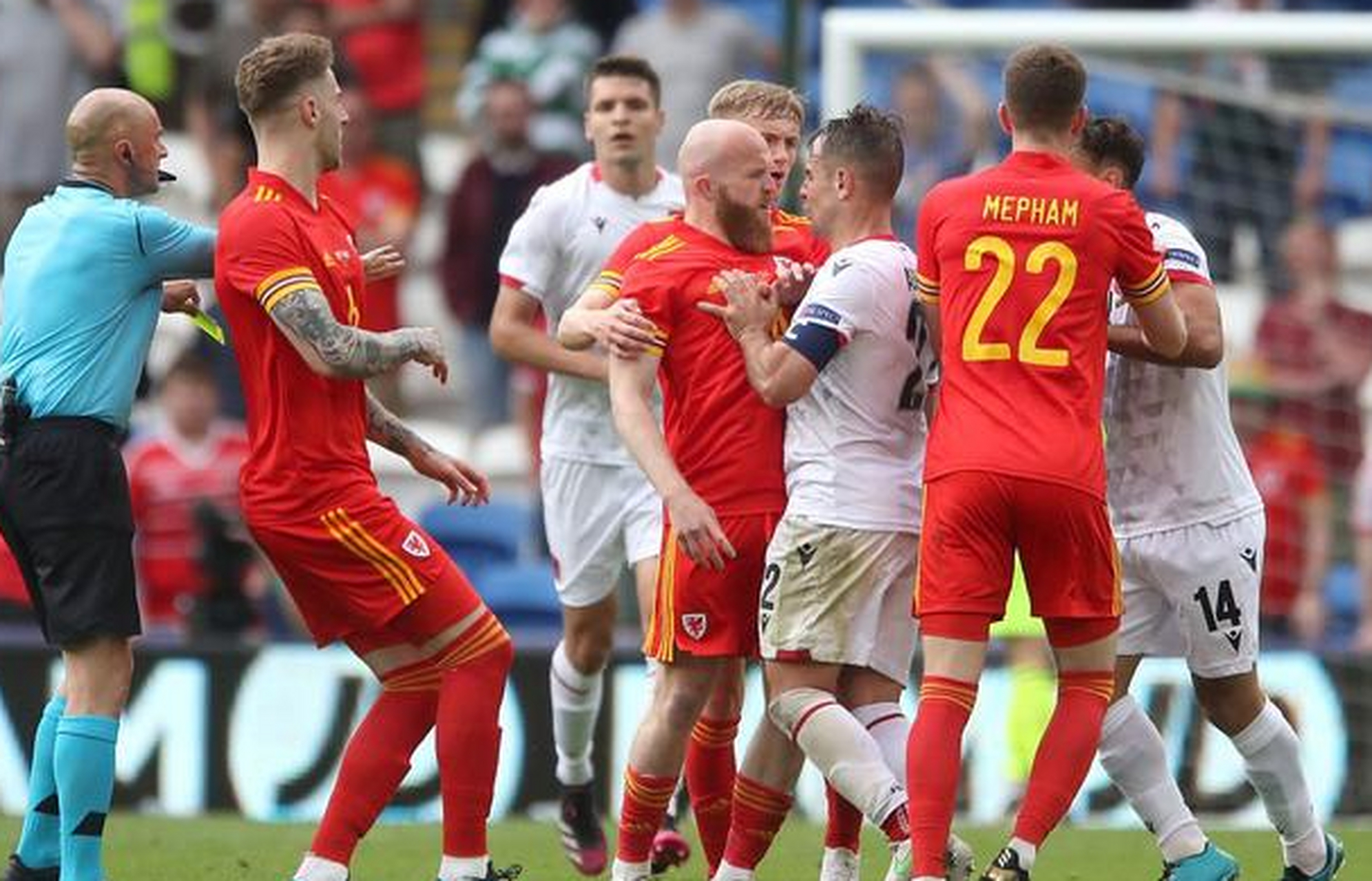 星空体育官网入口-足球赛季焦点战即将上演，豪强实力碰撞-第2张图片-星空体育官方网站