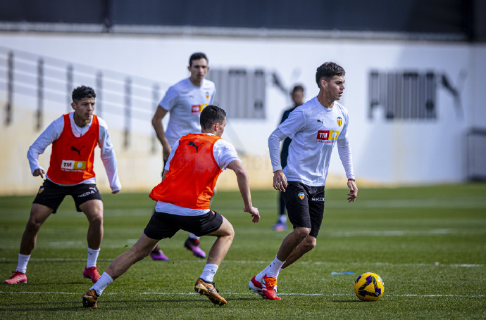 星空体育官网-瓦伦西亚备战亚特兰大,全队备战冲刺-第1张图片-星空体育官方网站 星空体育官网-瓦伦西亚备战亚特兰大,全队备战冲刺-第1张图片-星空体育官方网站