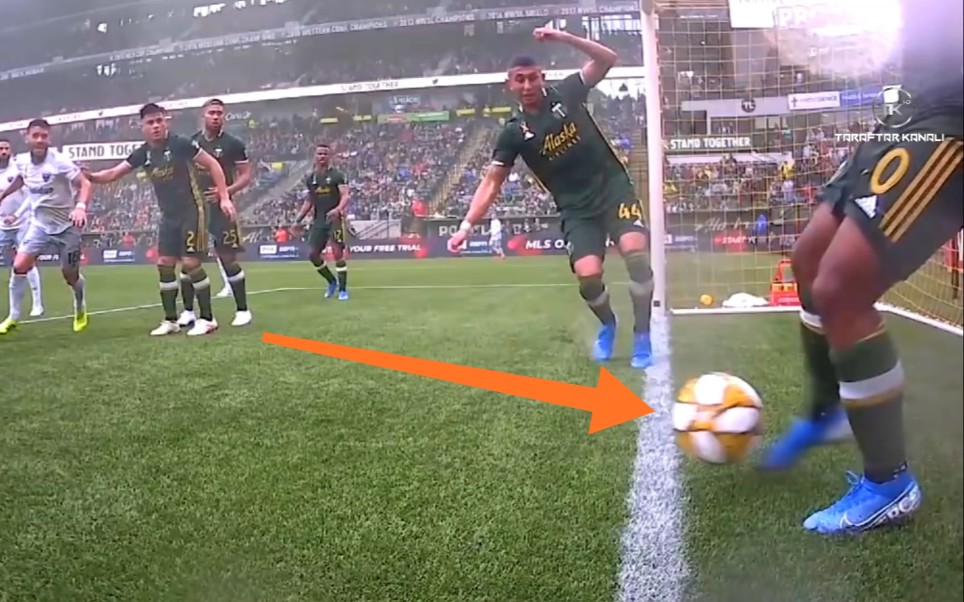 星空体育-足球联赛强队对决，惊险刺激全场掀起高潮-第2张图片-星空体育官方网站