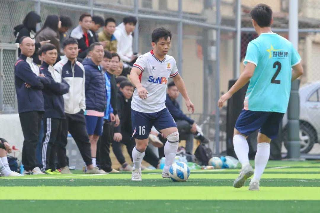 星空体育官方网站-激烈足球对决上演,球员竞技实力均衡-第1张图片-星空体育官方网站 星空体育官方网站-激烈足球对决上演,球员竞技实力均衡-第1张图片-星空体育官方网站