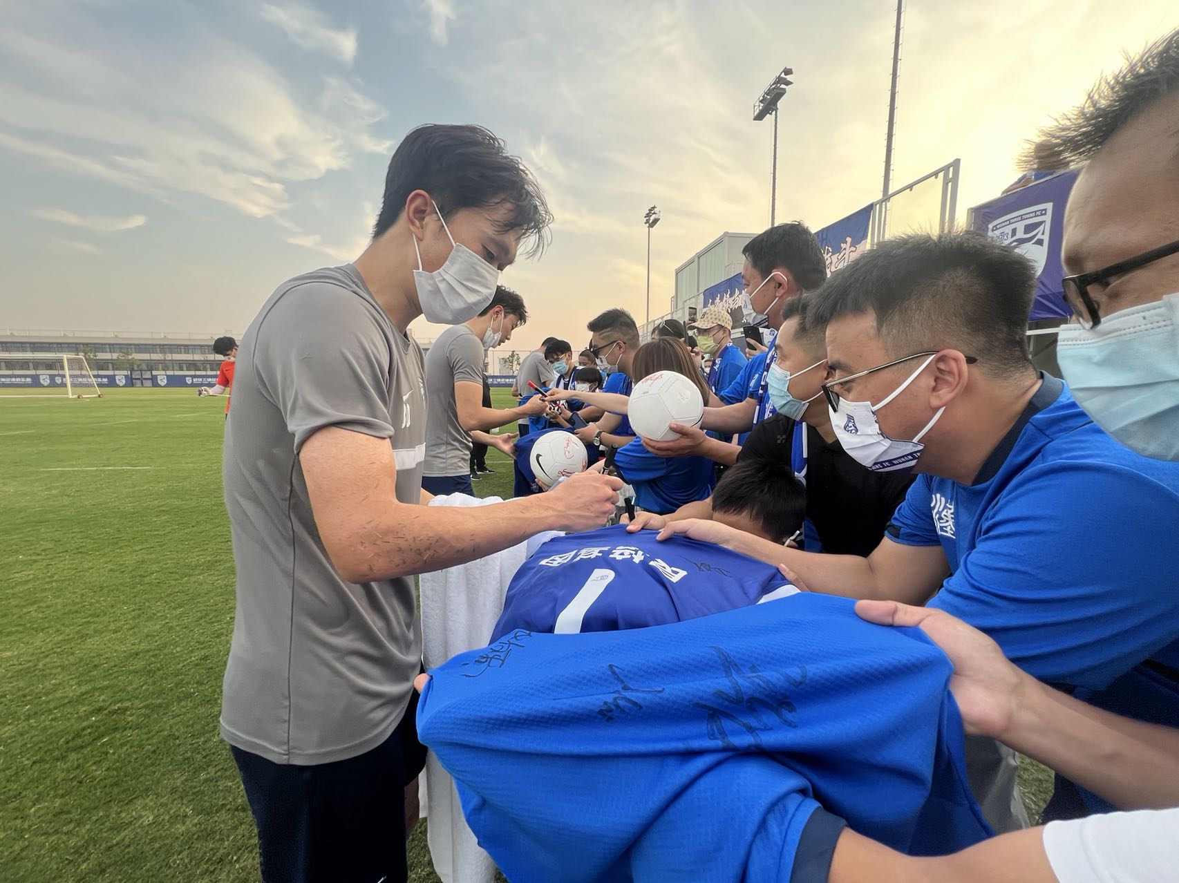 星空体育官方网站-球队备战精神状态高昂，迎战强劲对手-第1张图片-星空体育官方网站