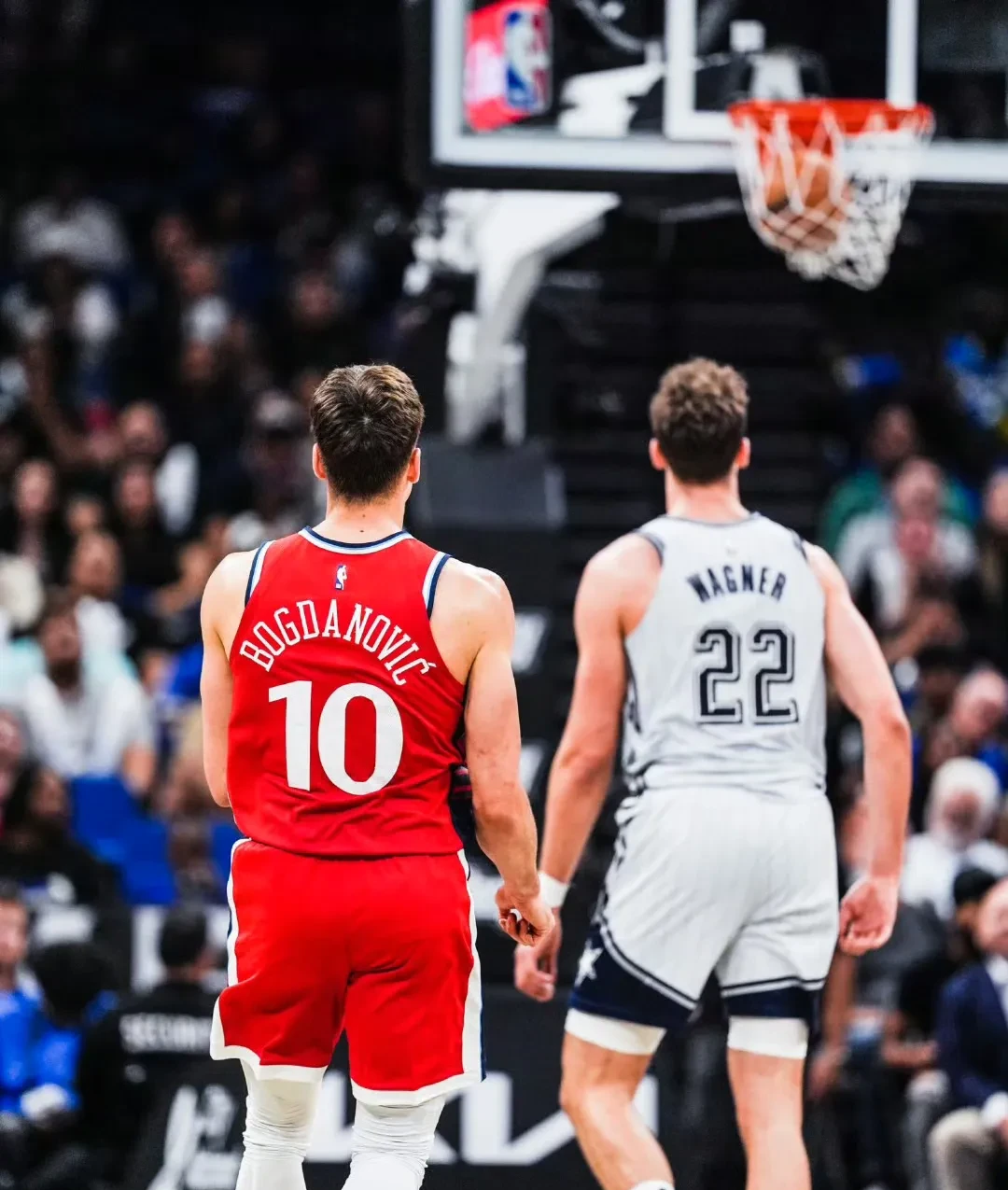 星空体育官方网站-哈登欲翻盘，快船外线抢手卡梅罗凯尔莱尔上位-第1张图片-星空体育官方网站