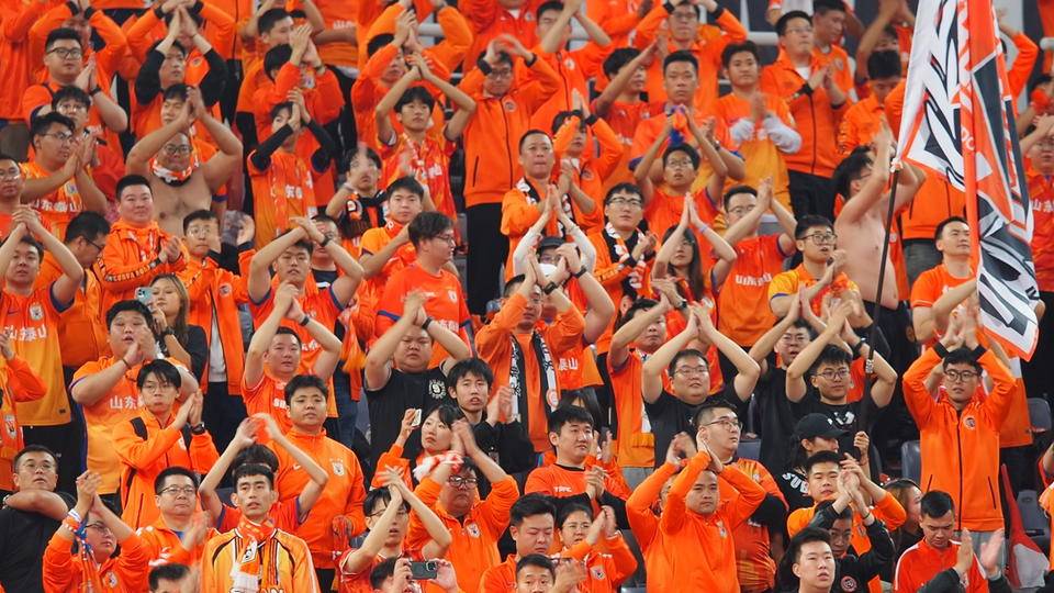 星空体育官方网站-现场球迷全情投入,为球队加油助威-第1张图片-星空体育官方网站 星空体育官方网站-现场球迷全情投入,为球队加油助威-第1张图片-星空体育官方网站