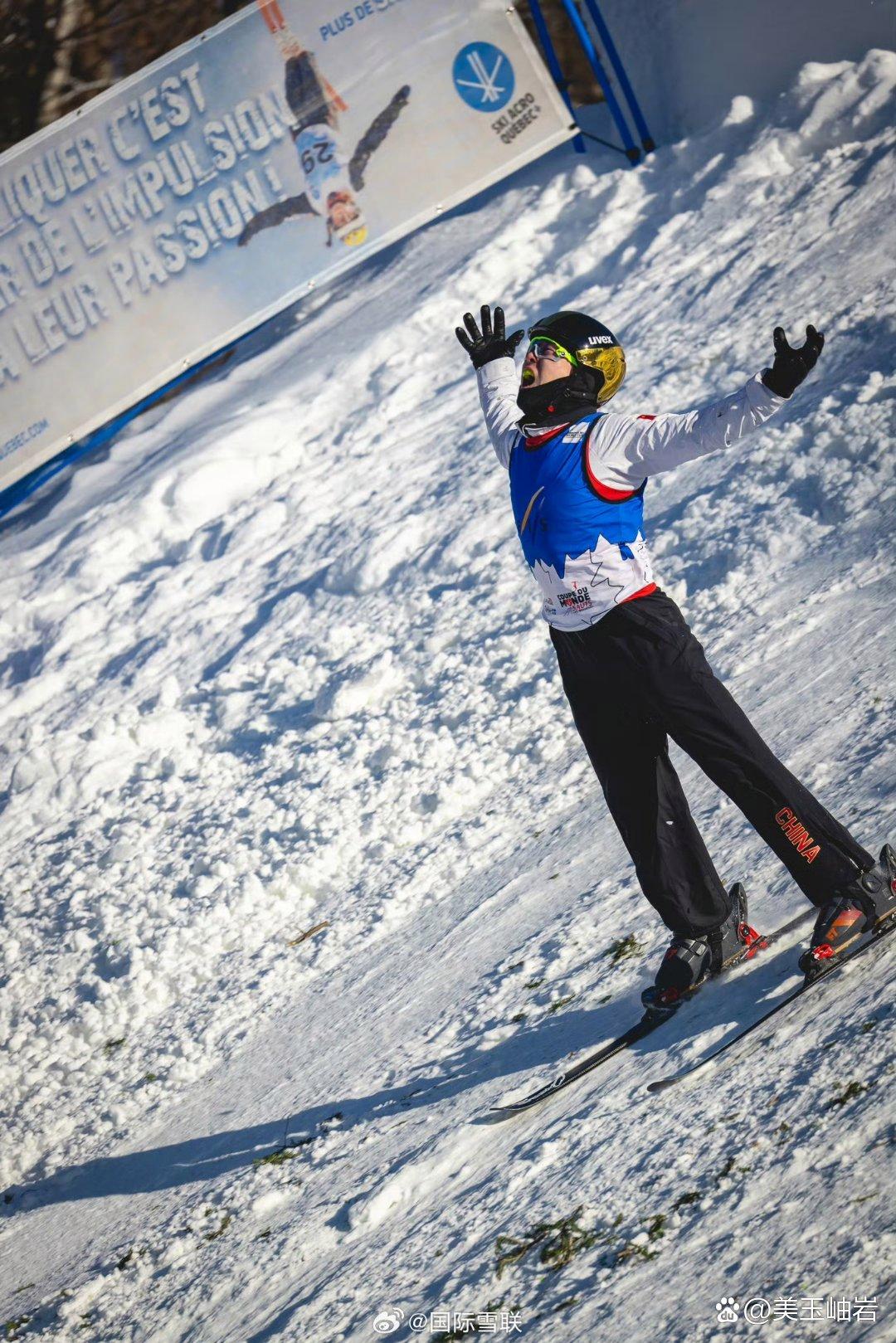 星空体育官网-急速滑雪男子决赛选手飞驰赛场-第1张图片-星空体育官方网站